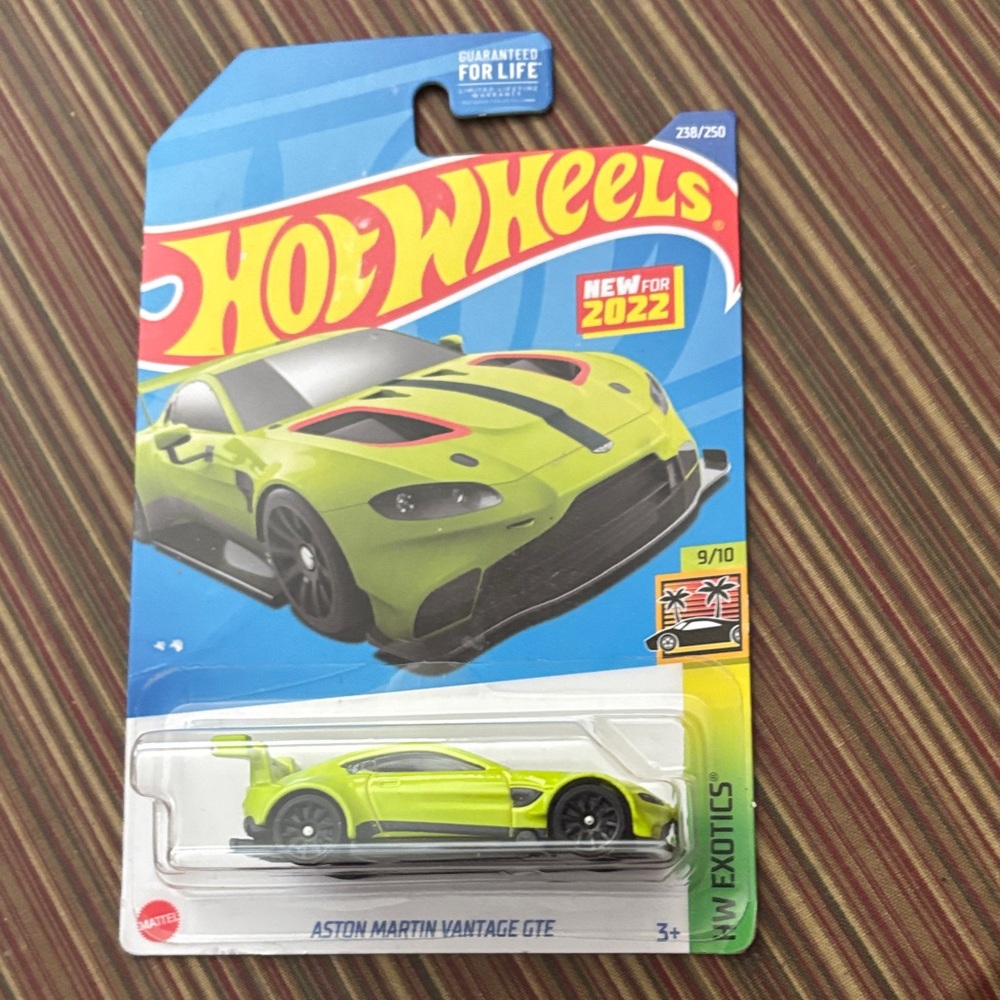 NIP hot wheels Aston Martin Vantage GTE Toy Car - Green